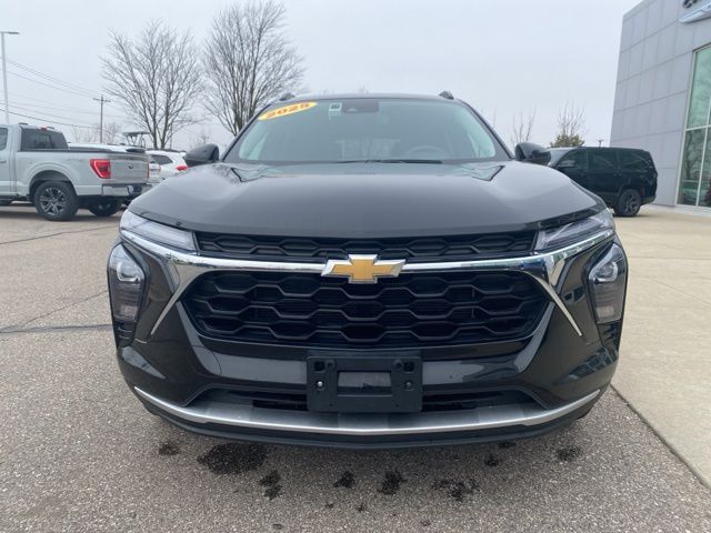 2025 Chevrolet Trax LT - Black Metallic exterior view 2