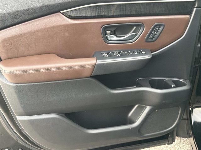 Used 2025 Honda Pilot SUV