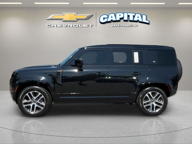 Used 2022  Land Rover SE image 2