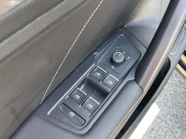 Used 2023 Black Volkswagen 2.0T SE image 17