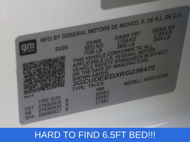 Used 2024 White Chevrolet RST image 30