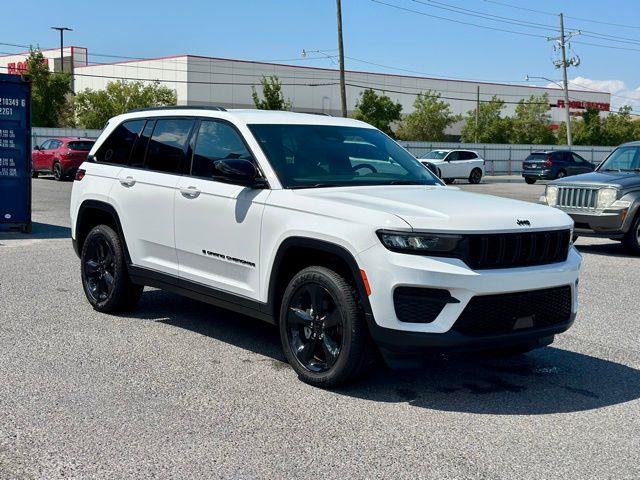 2025 Jeep Grand Cherokee Altitude's photo