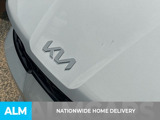 New 2025 Snow White Pearl Kia EX image 4
