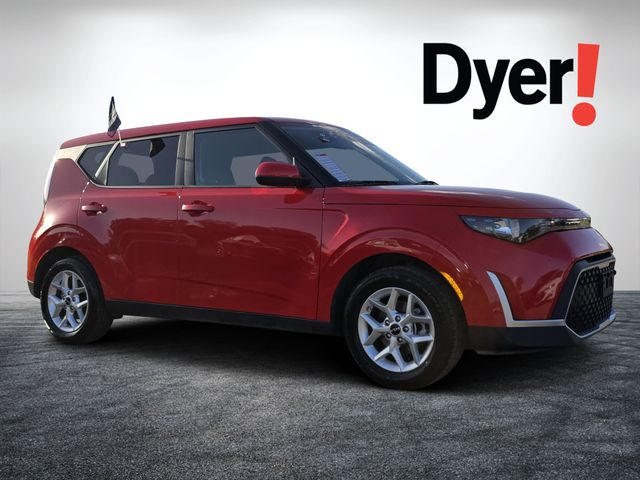 Inferno Red 2024 Kia Soul SUV / Crossover Front-Wheel Drive Continuously Variable Transmission