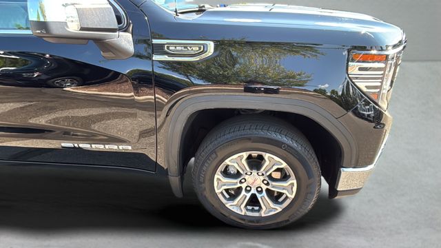 Used 2025 Black GMC SLT image 33