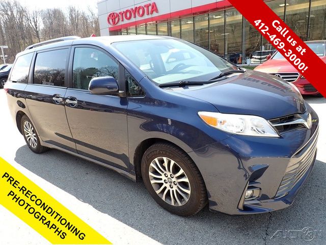2020 Toyota Sienna XLE 7-Passenger FWD with Auto-Access Seat