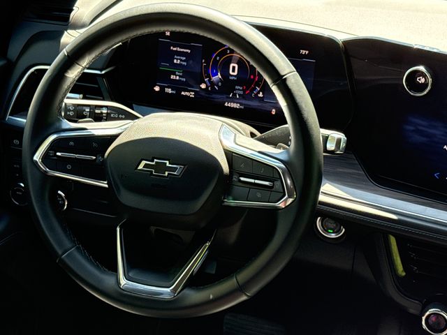 Used 2025 Gray Chevrolet Z71 image 14