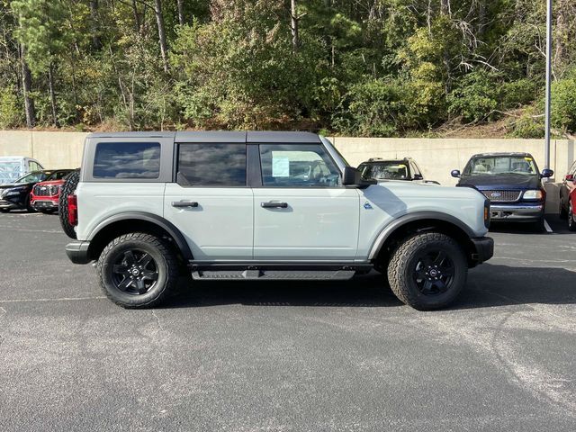 2024 Ford Bronco Black Diamond 2