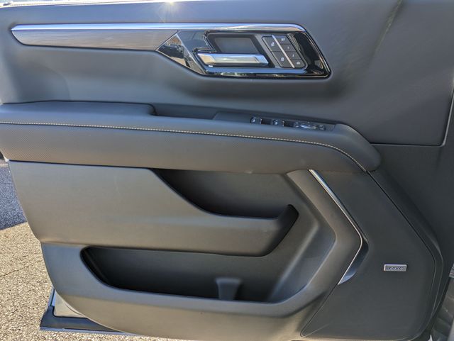 2025 Chevrolet Suburban Premier photo