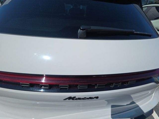 Used 2025  Porsche Base image 4