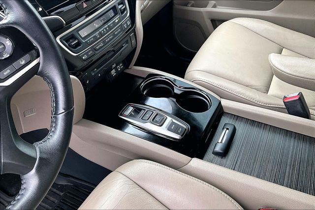 Used 2021 Honda Pilot Touring 4D Sport Utility