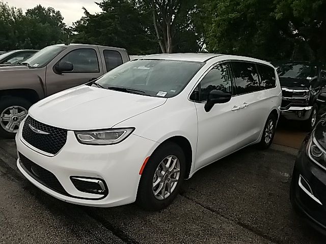 Used 2024 Chrysler Pacifica Van