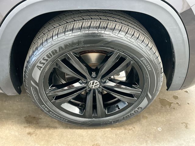 2023 Volkswagen Atlas Cross Sport 2.0T SEL R-Line Black at Sutliff Volkswagen