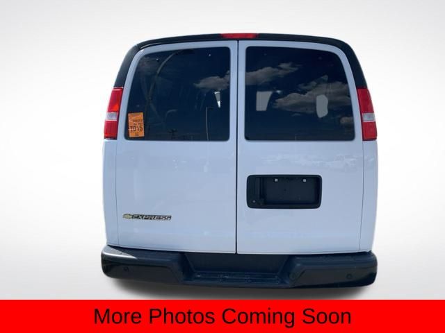 2022 Chevrolet Express 3500 LS photo