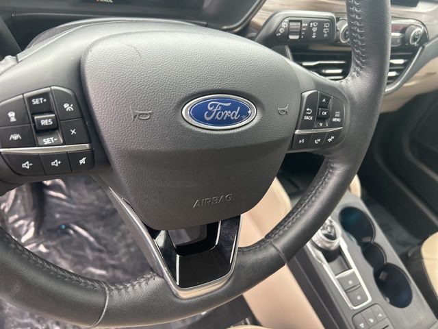 2020 Ford Escape Titanium Hybrid 27