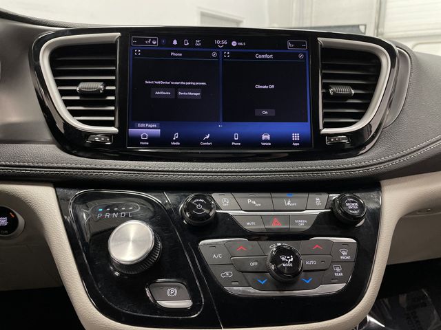 2023 Chrysler Pacifica Touring L photo