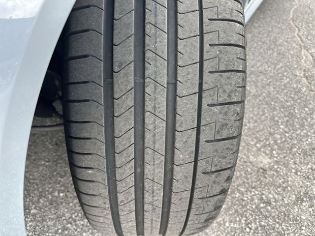 Used 2025 Gray BMW sDrive40i image 11