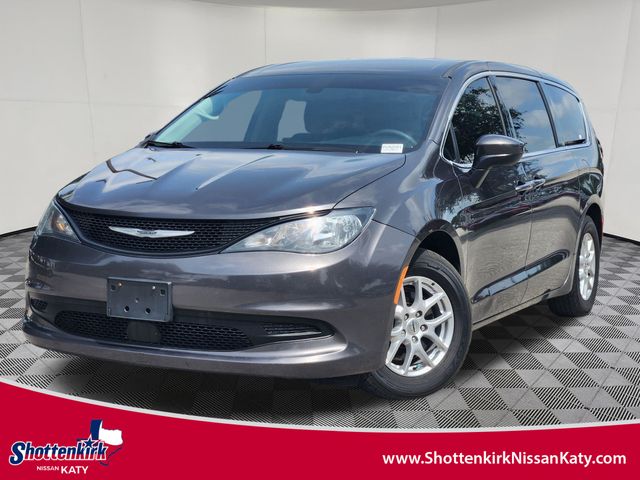 2022 Chrysler Voyager LX's photo