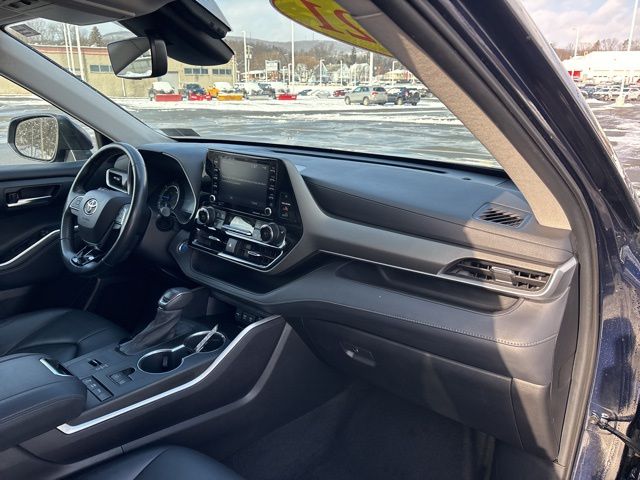 used 2021 Toyota Highlander Hybrid car, priced at $29,699