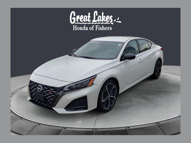 Pearl White Tricoat 2024 Nissan Altima Sedan Front-Wheel Drive Continuously Variable Transmission