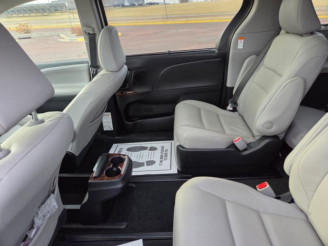 2019 Toyota Sienna XLE Auto Access Seat