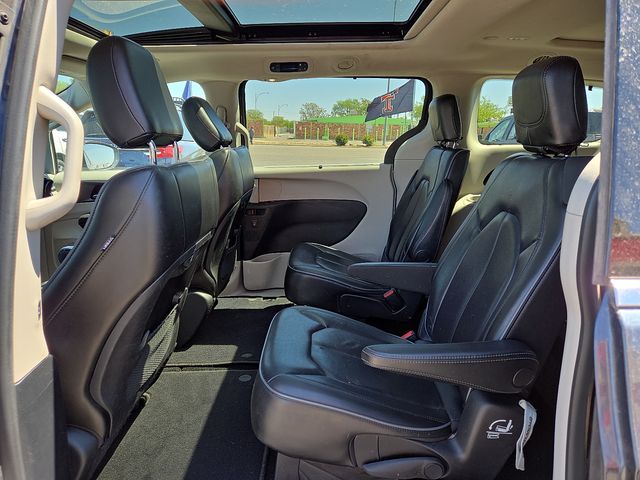 Used Car 2020 Chrysler Pacifica  Limited For Sale Under $20,000 In Plainview, Texas