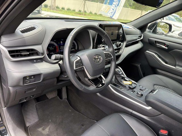 Used 2025 Toyota Highlander SUV