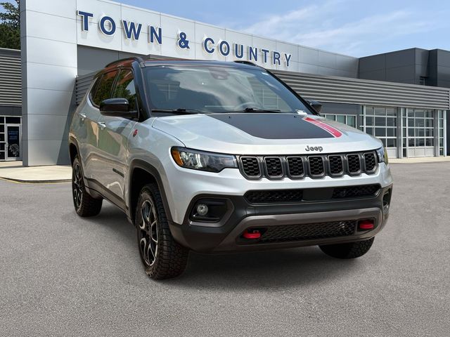 Silver Zynith Metallic Clearcoat 2026 Jeep Compass SUV / Crossover Four-Wheel Drive 8-Speed Automatic