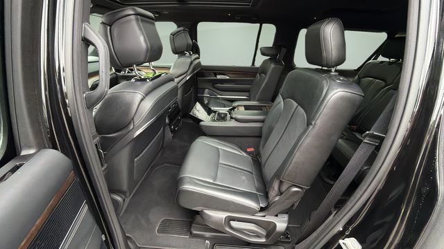 Used 2024 Black Jeep Base image 20