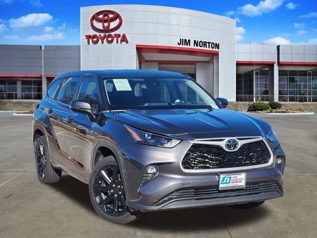 2023 Toyota Highlander LE's photo