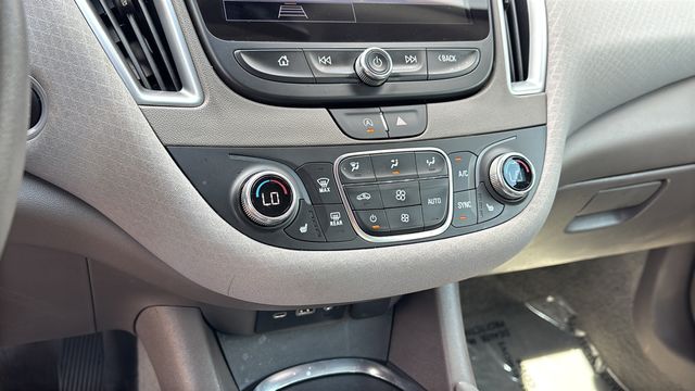 Used 2025 White Chevrolet LT image 30