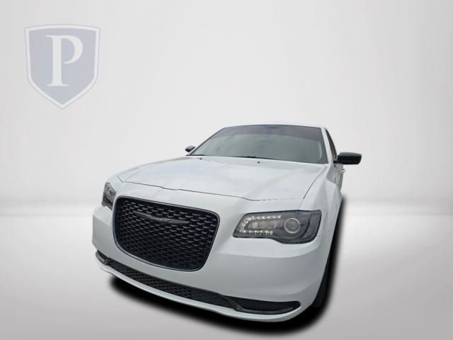 2023 Chrysler 300 Touring 13