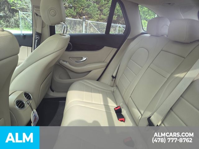 Used 2021  Mercedes-Benz GLC 300 image 6