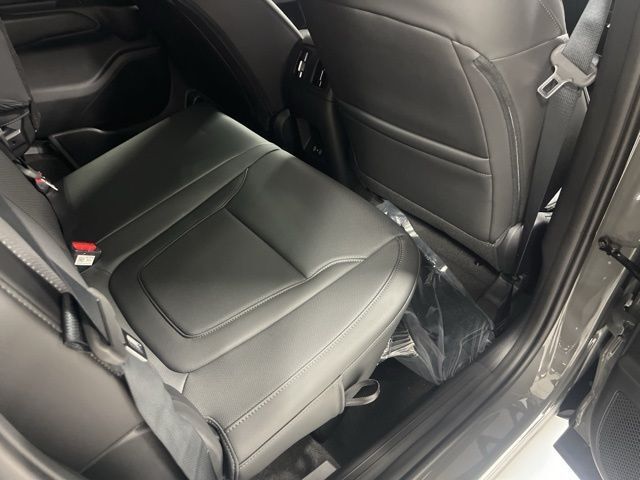 Used 2025 Gray Hyundai SEL image 27