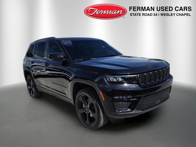 Diamond Black Crystal Pearlcoat 2025 Jeep Grand Cherokee SUV / Crossover Four-Wheel Drive 8-Speed Automatic