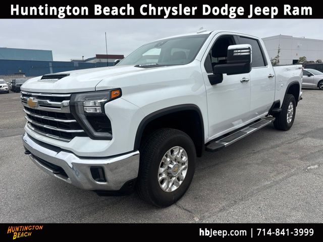 Summit White 2024 Chevrolet Silverado 2500HD Pickup Truck Four-Wheel Drive Automatic