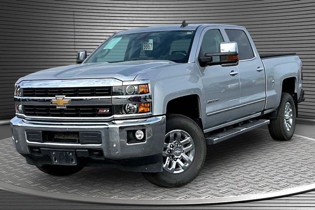 Silver Ice Metallic 2017 Chevrolet Silverado 2500HD Pickup Truck Four-Wheel Drive 6-Speed Automatic Overdrive