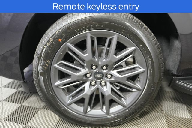 New 2026 Gray Ford Platinum image 9