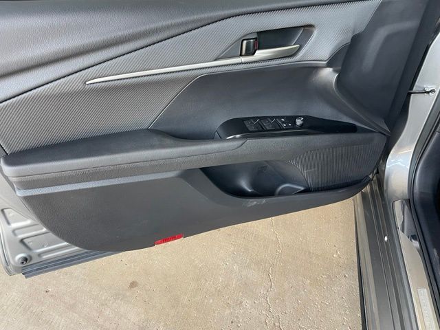 Used 2025  Toyota SE image 27