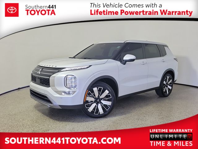 White 2026 Mitsubishi Outlander SUV / Crossover Front-Wheel Drive Continuously Variable Transmission