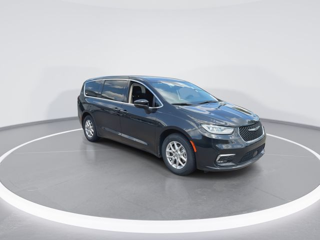 Used 2023 Black Chrysler Touring L image 2