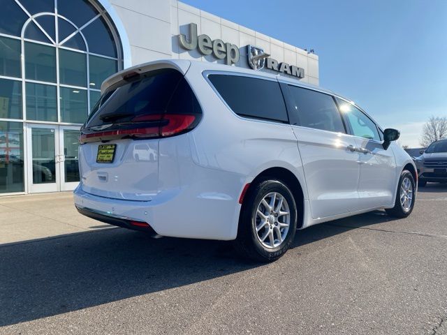 2026 Chrysler Pacifica Select - Bright White Clearcoat exterior view 5