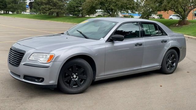 2013 Chrysler 300 Base 4