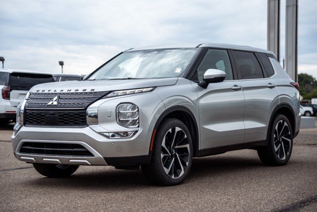 Silver Alloy 2024 Mitsubishi Outlander SUV / Crossover All-Wheel Drive Continuously Variable Transmission