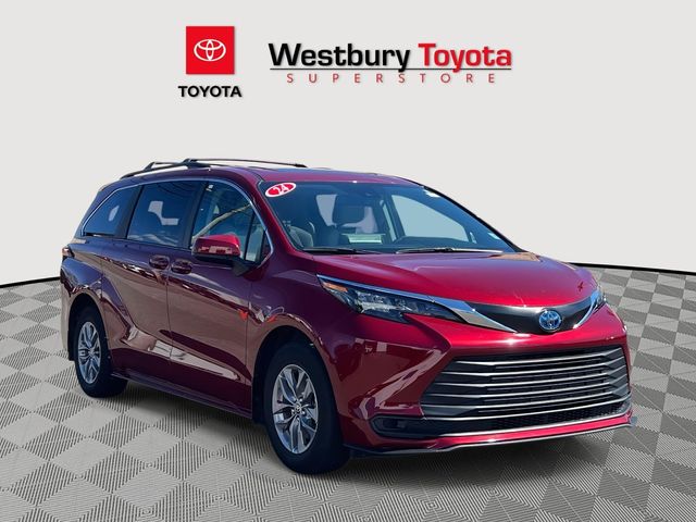 2024 Toyota Sienna LE 8-Passenger AWD