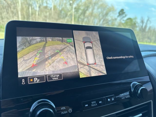 Used 2024 Black Nissan Platinum image 21