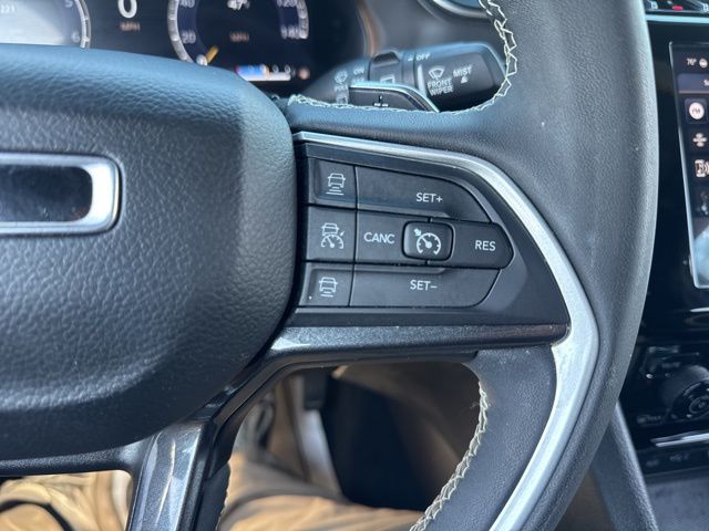 Used 2023 Silver Jeep Altitude image 25