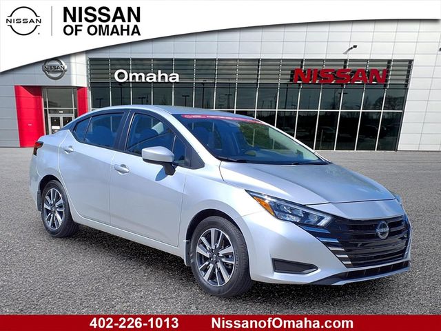 Brilliant Silver Metallic 2025 Nissan Versa Sedan Front-Wheel Drive Continuously Variable Transmission