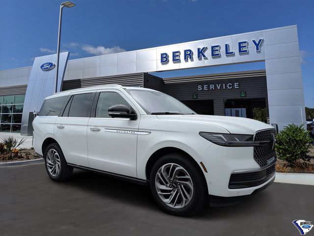 Pristine White Metallic Tri-Coat 2025 Lincoln Navigator SUV / Crossover Four-Wheel Drive Automatic