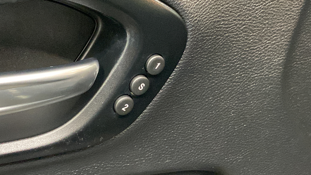 Used 2023 Diamond Black Crystal Pearlcoat Jeep Altitude image 30